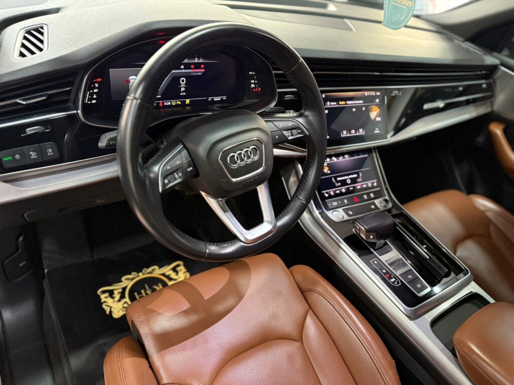 Audi Q8 S line