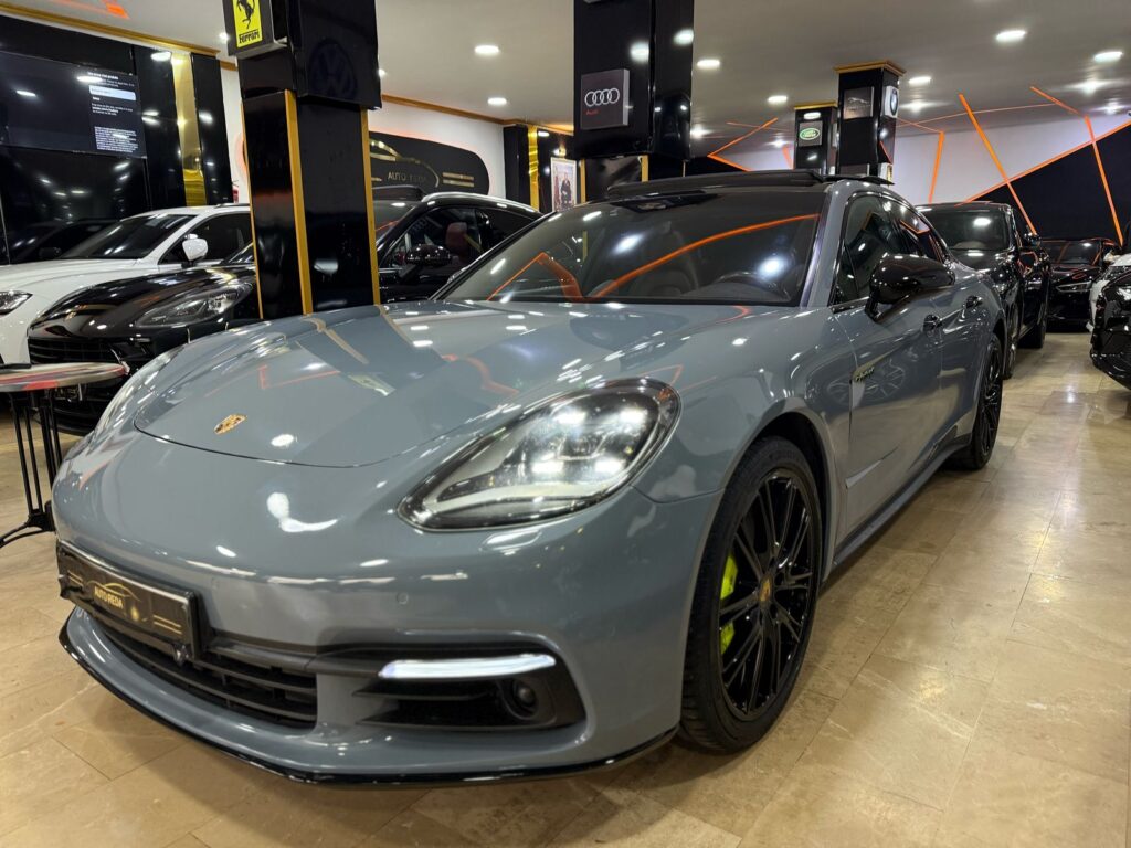 PORSCHE PANAMERA