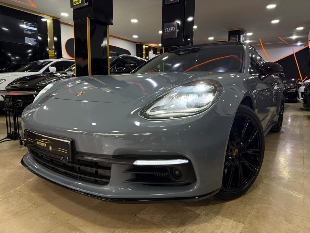 PORSCHE PANAMERA