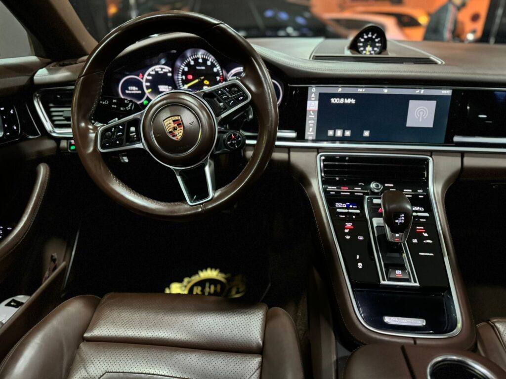 PORSCHE PANAMERA