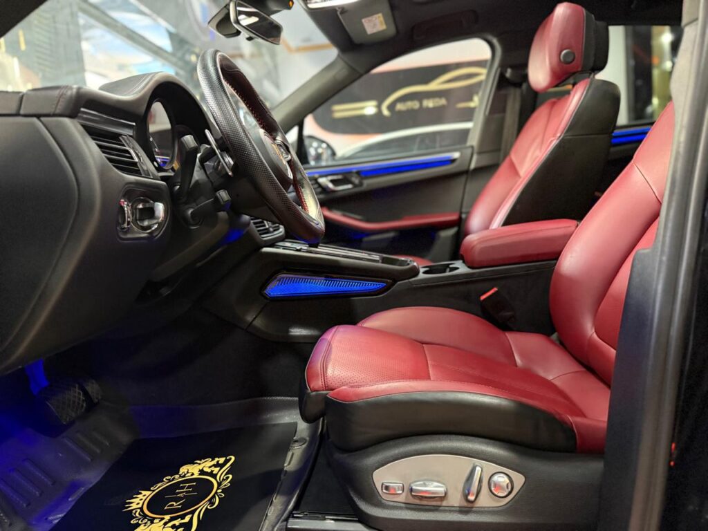 PORSCHE MACAN T