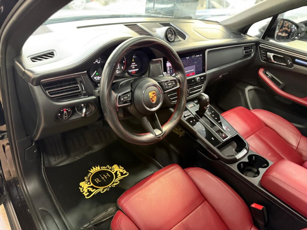 PORSCHE MACAN T