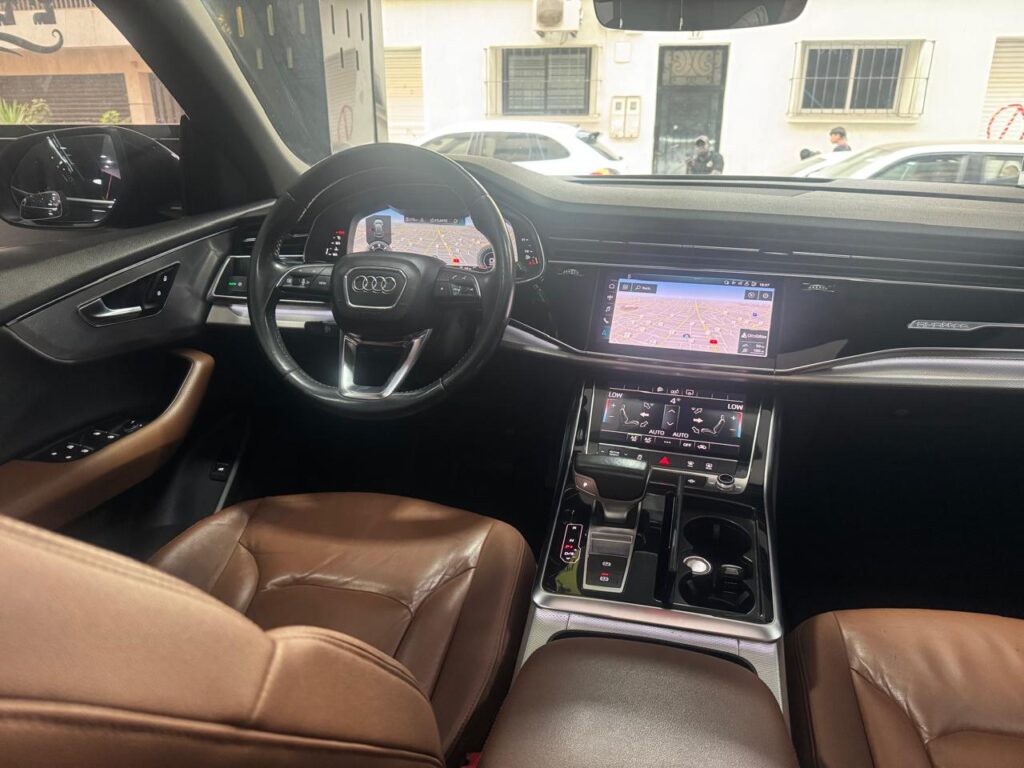 AUDI Q8