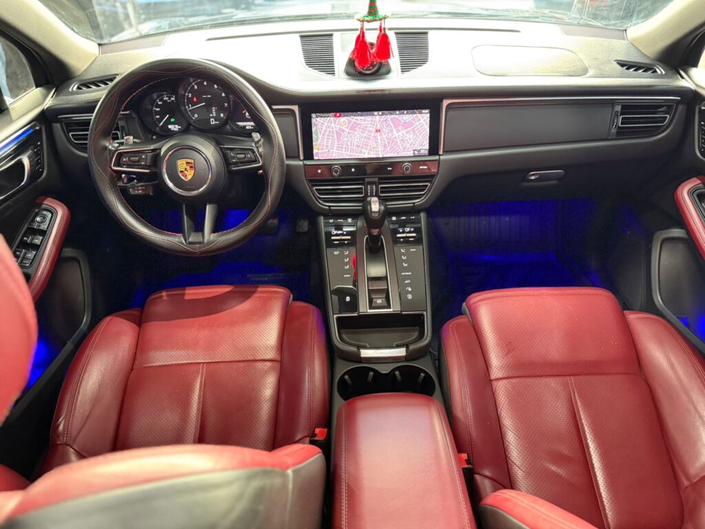 PORSCHE MACAN T