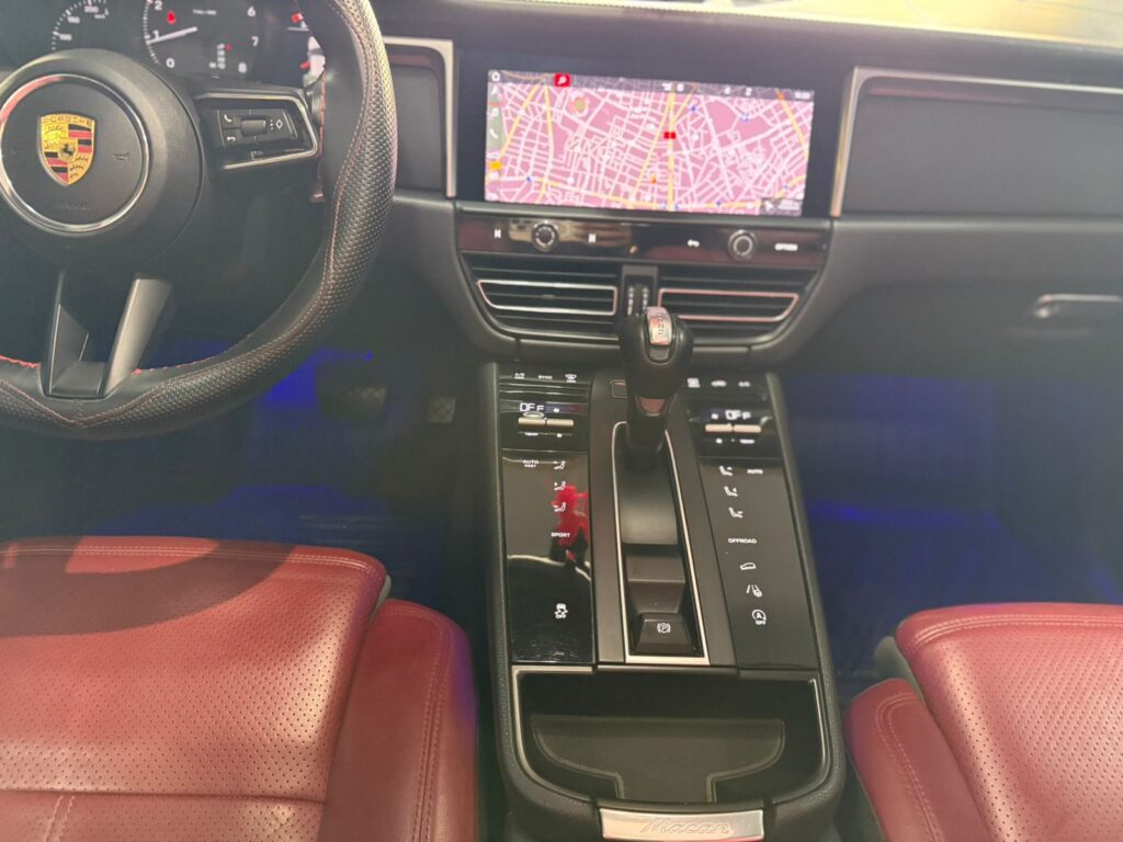 PORSCHE MACAN T