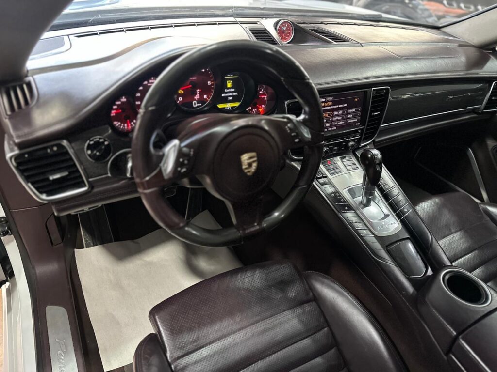 PORSCHE PANAMERA