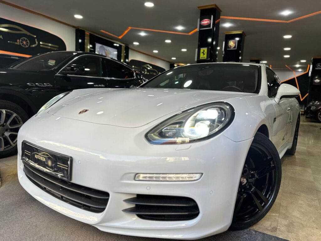 PORSCHE PANAMERA