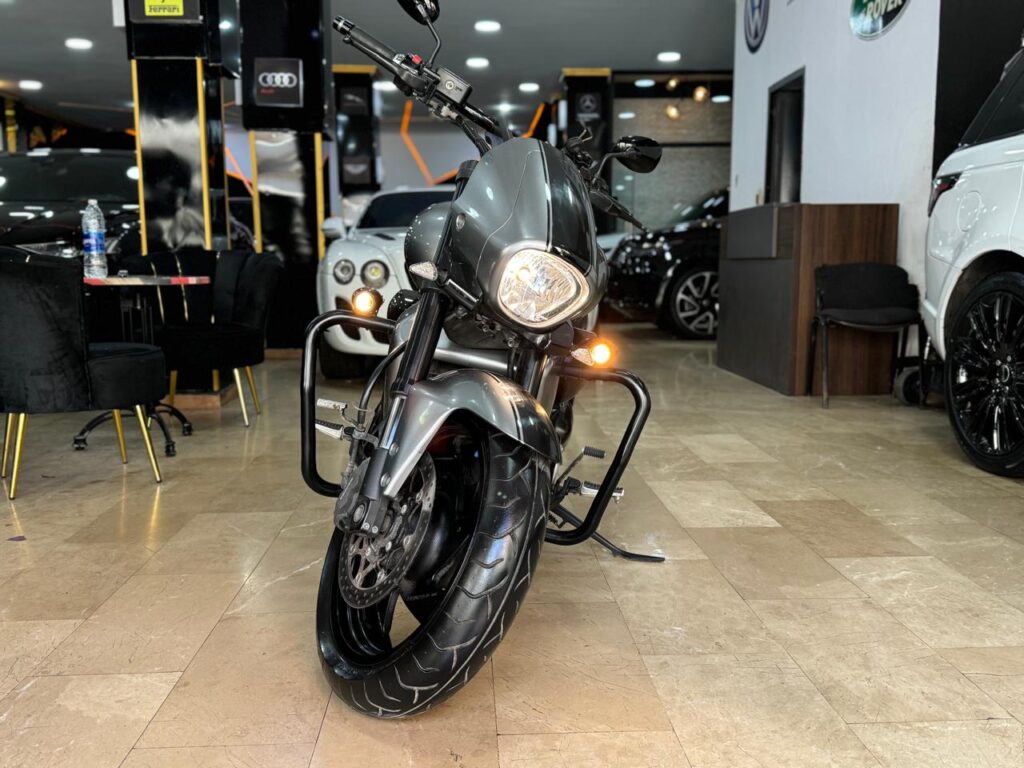 SUZUKI M109R