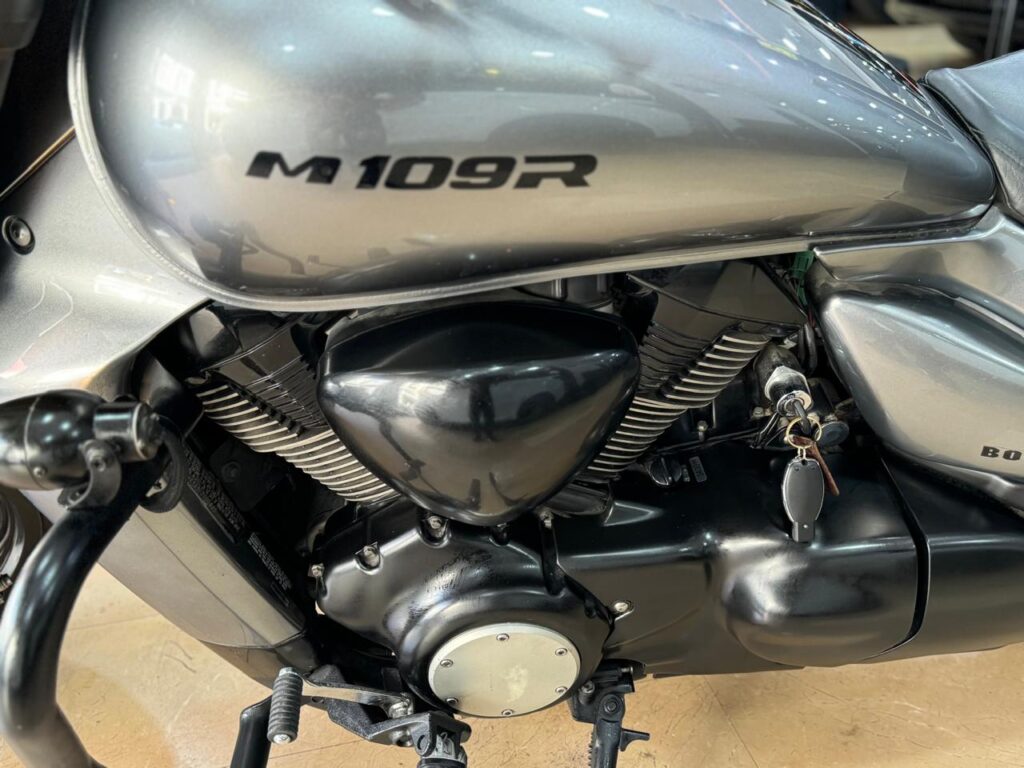 SUZUKI M109R