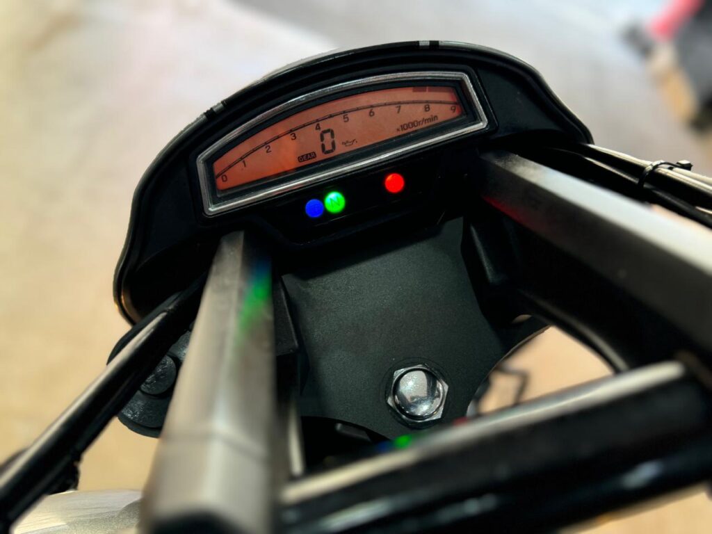 SUZUKI M109R