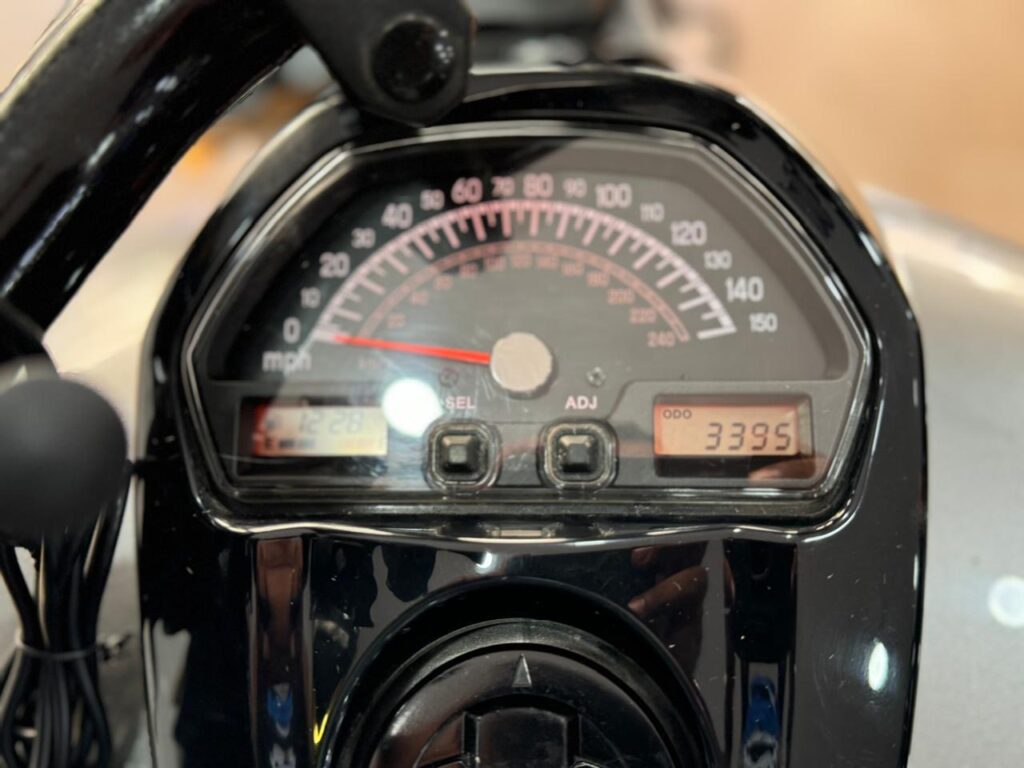 SUZUKI M109R