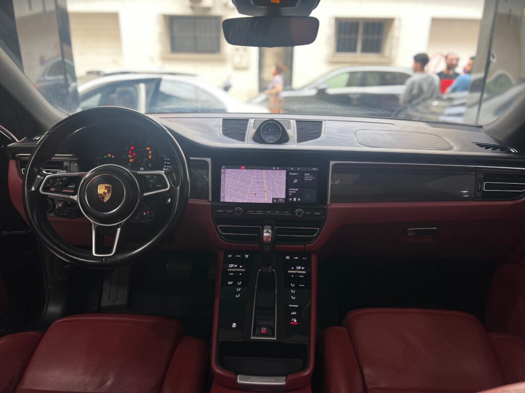 PORSCHE MACAN T
