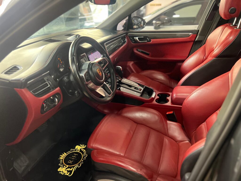 PORSCHE MACAN T