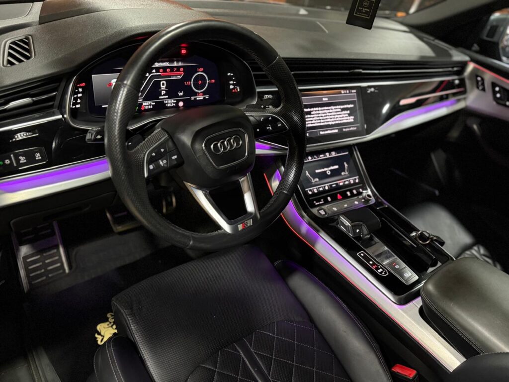 AUDI Q8 S-LINE