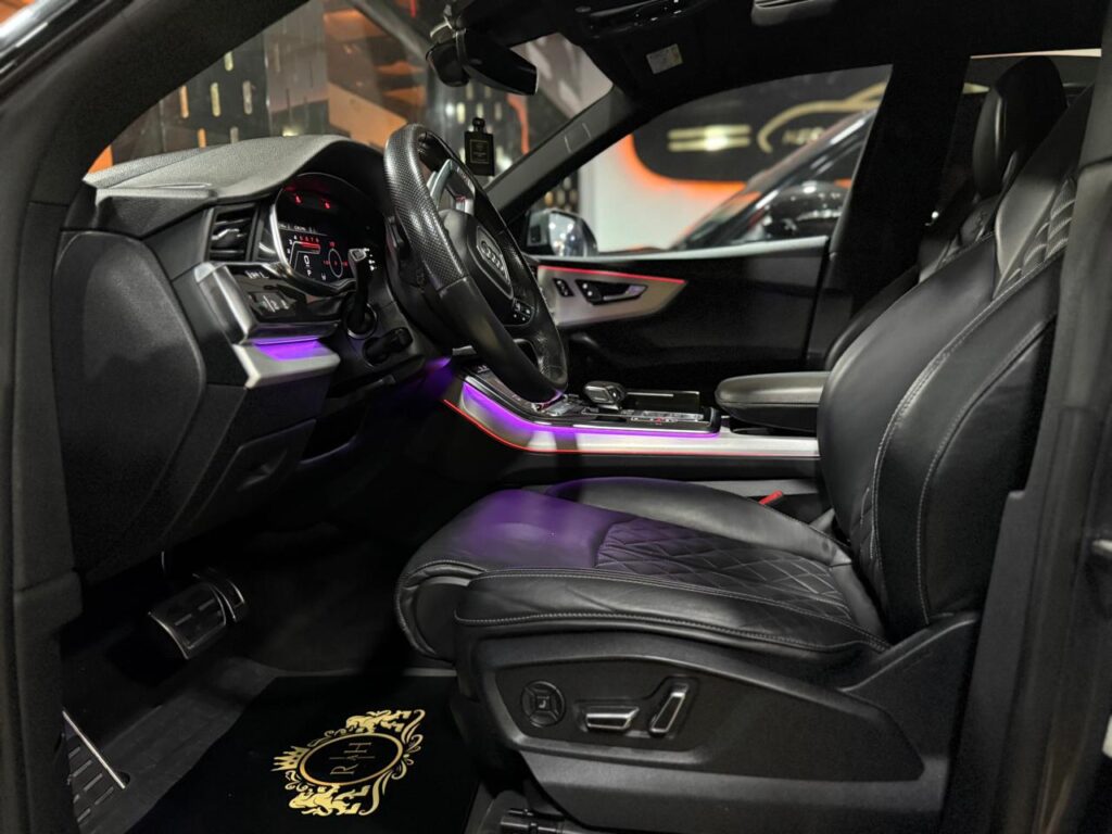 AUDI Q8 S-LINE