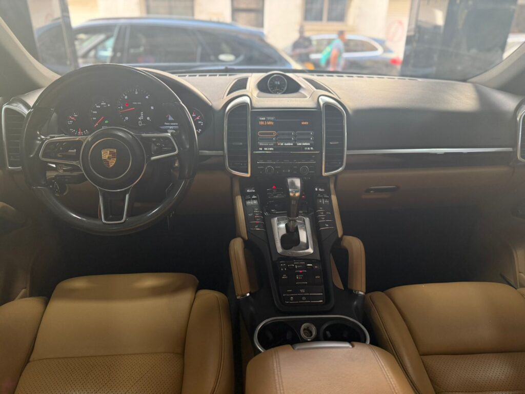 PORSCHE CAYENNE