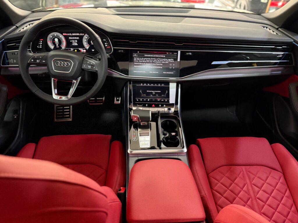 AUDI Q8 S-LINE
