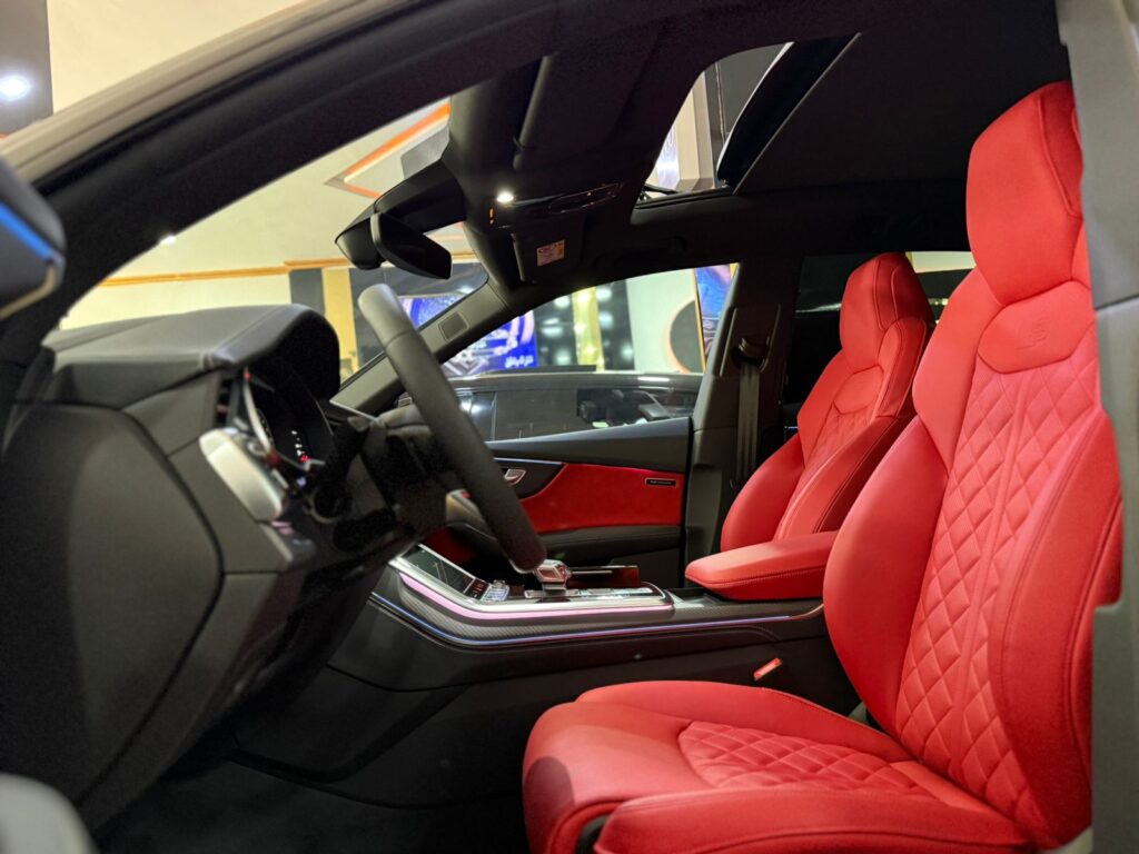 AUDI Q8 S-LINE