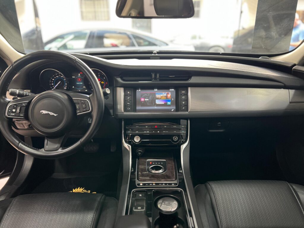 JAGUAR XF