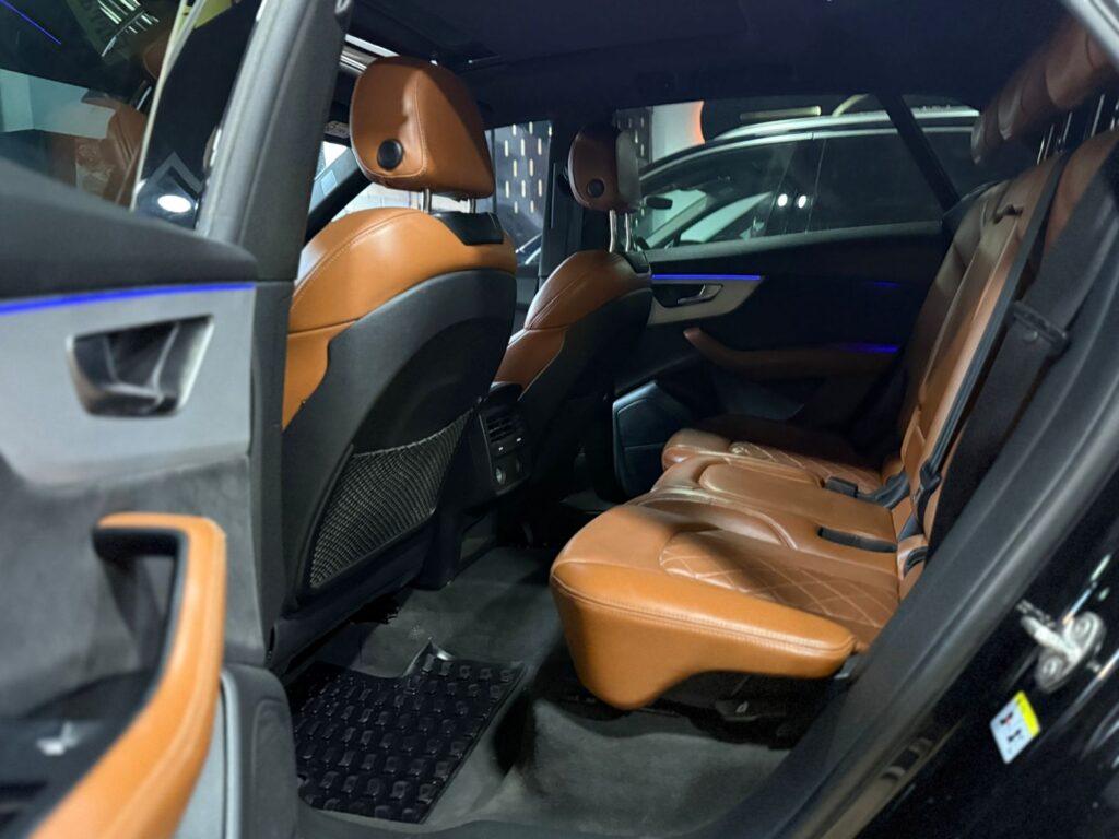 AUDI Q8 S-LINE