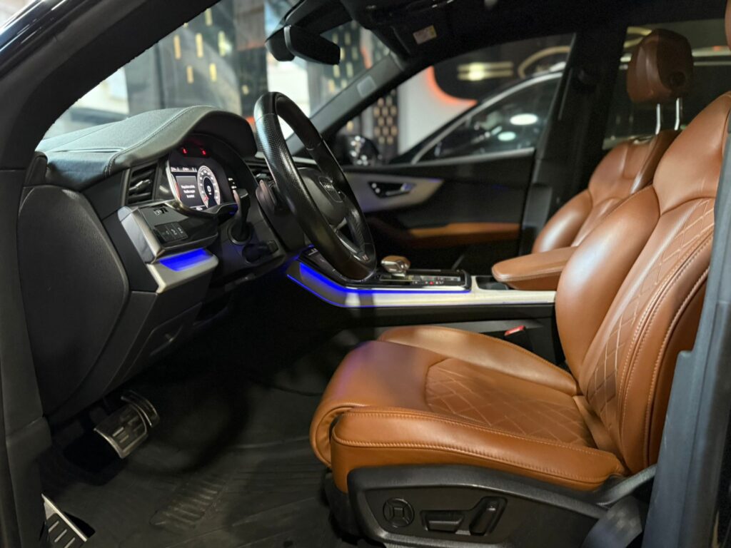 AUDI Q8 S-LINE