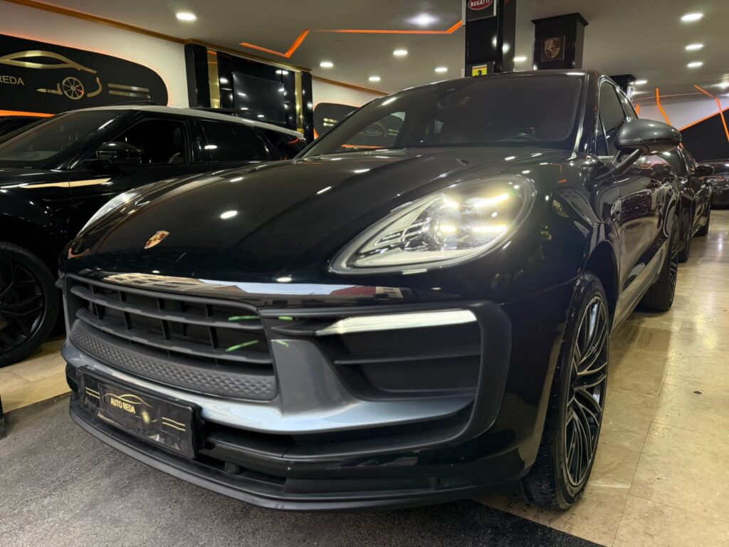 PORSCHE MACAN