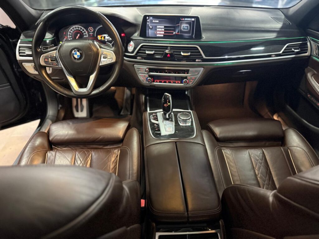 BMW SERIE 740 PACK M