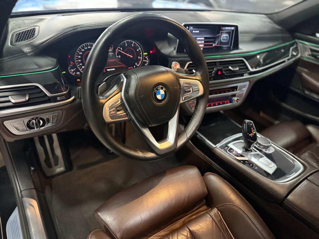 BMW SERIE 740 PACK M