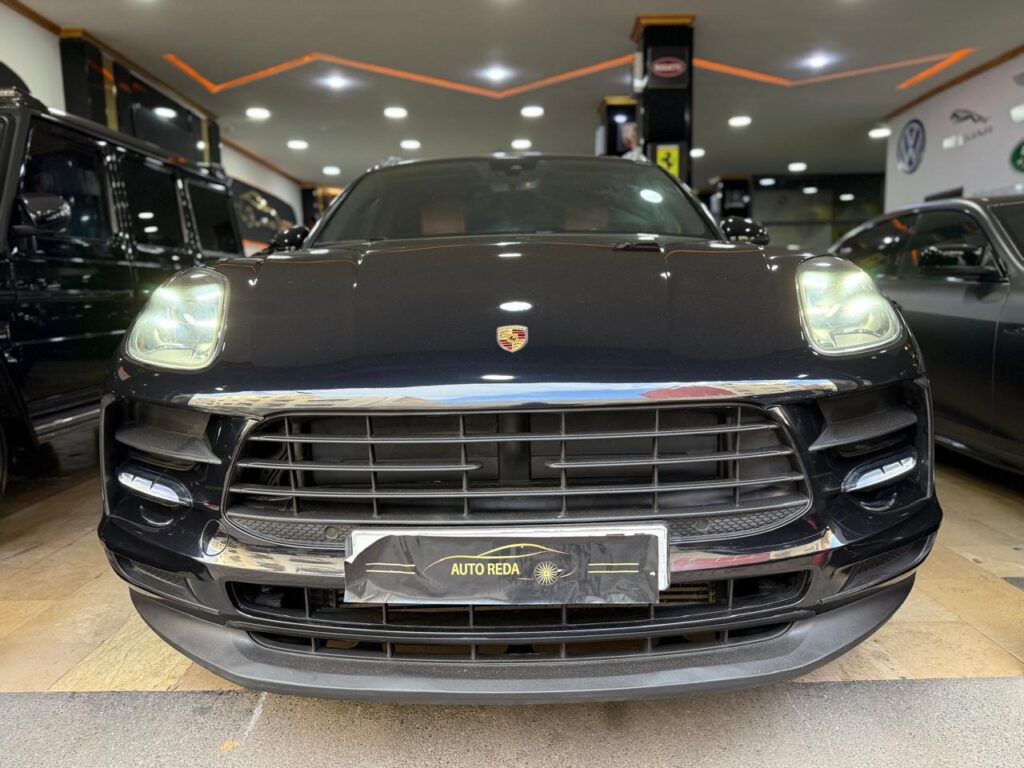 PORSCHE MACAN