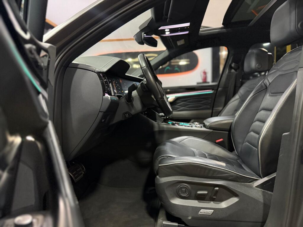  Volkswagen Touareg R LINE