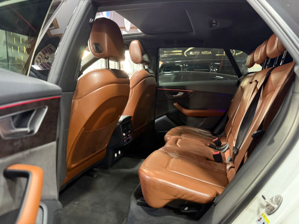 AUDI Q8 S-LINE