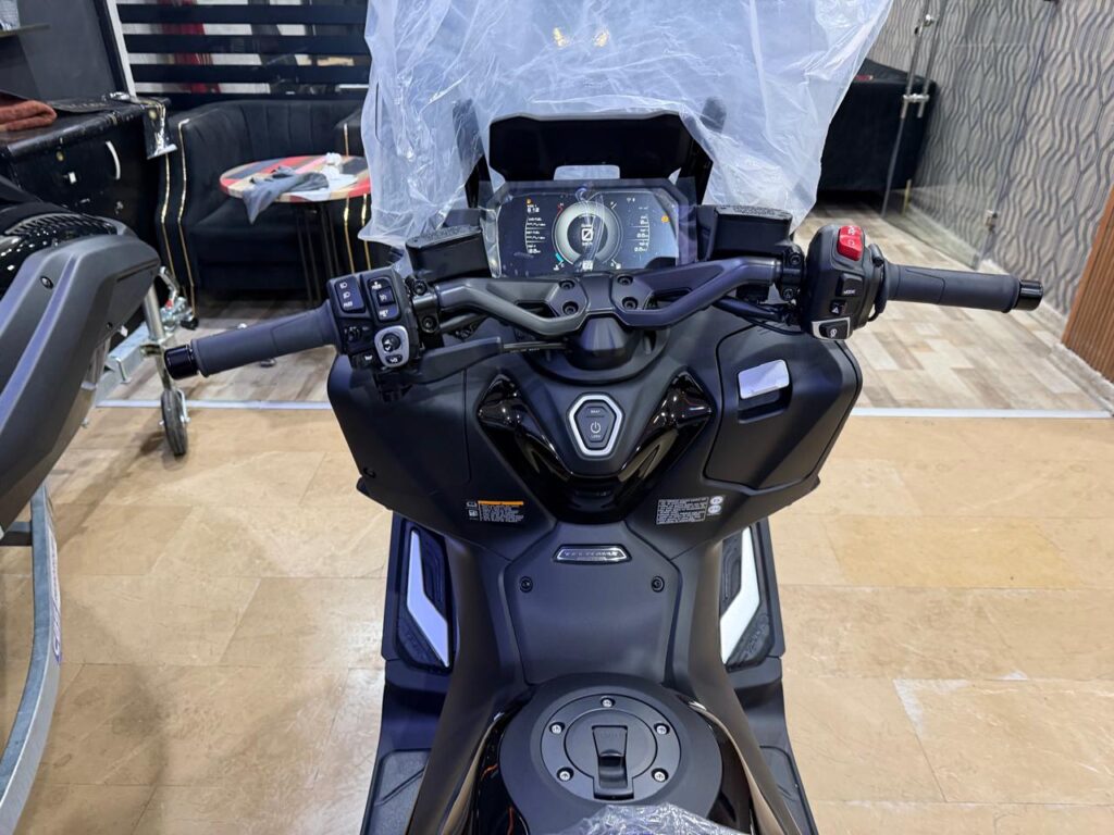 YAMAHA TMAX 560