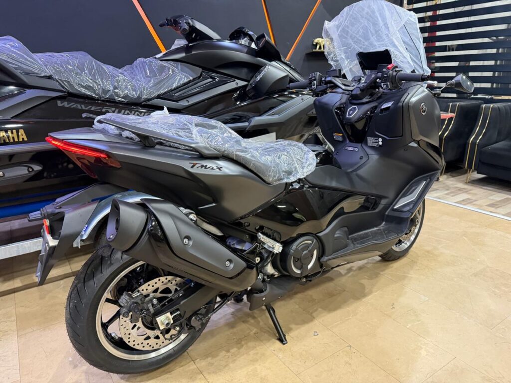 YAMAHA TMAX 560