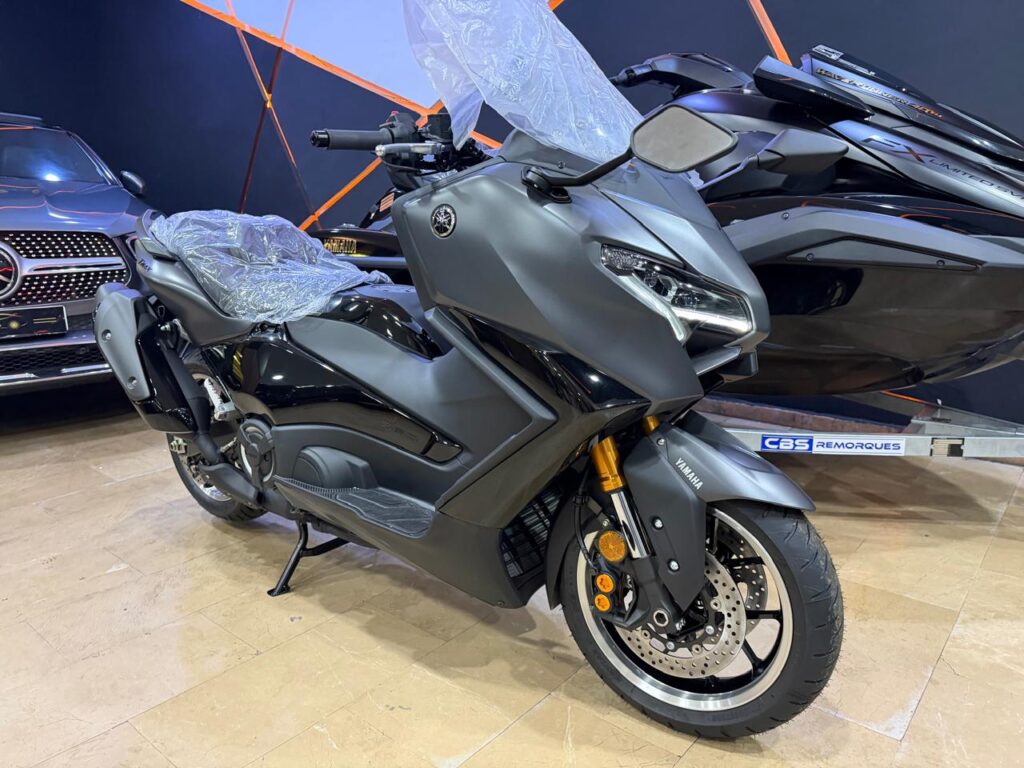YAMAHA TMAX 560