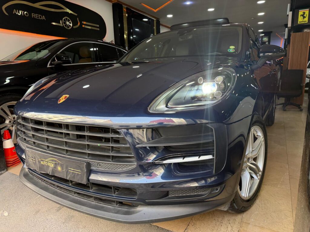 PORSCHE MACAN