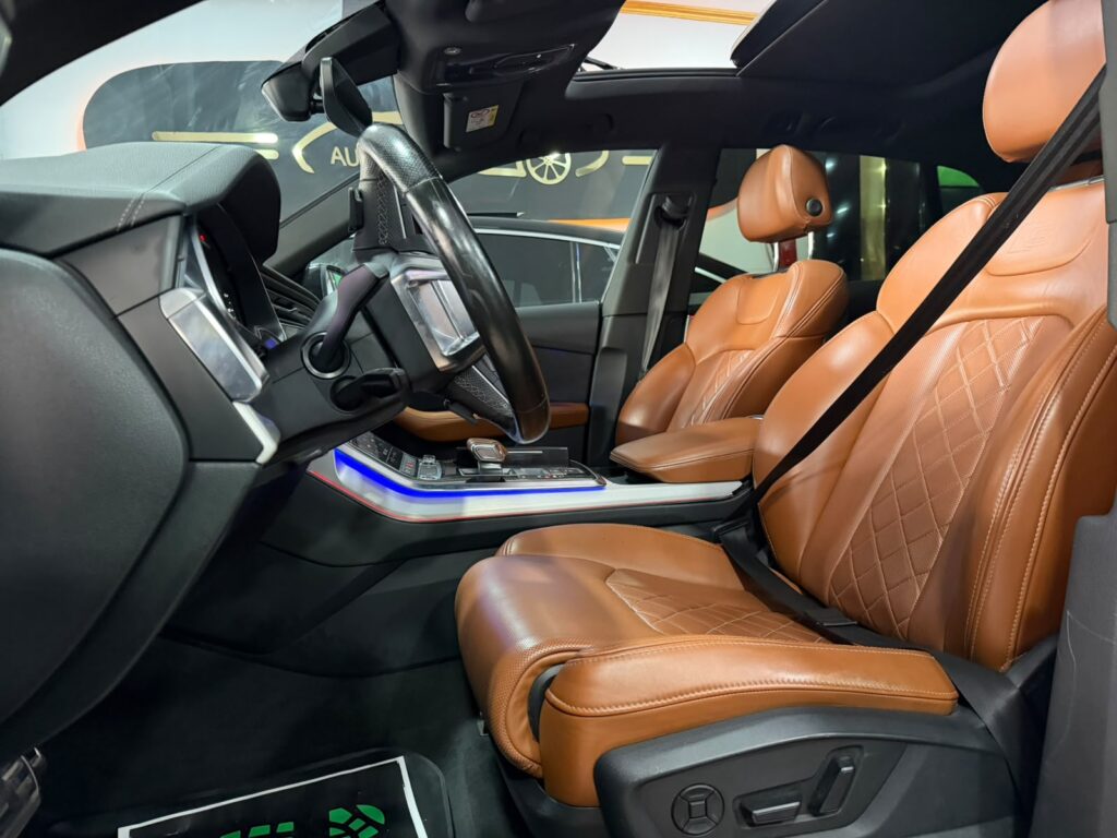 AUDI Q8 S-LINE