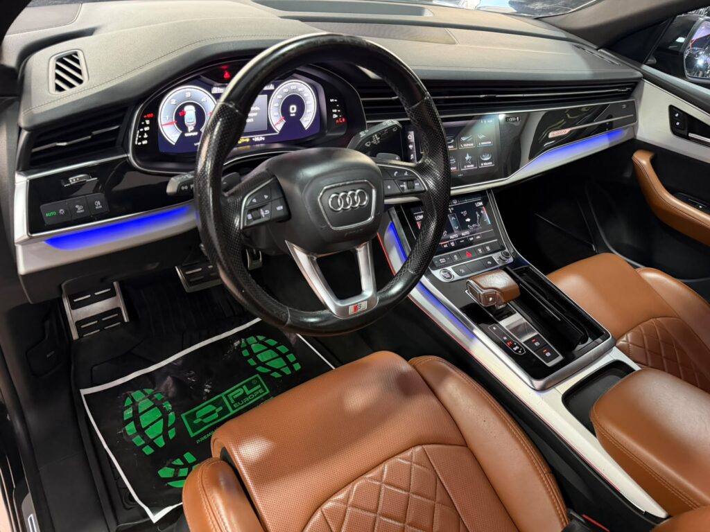 AUDI Q8 S-LINE