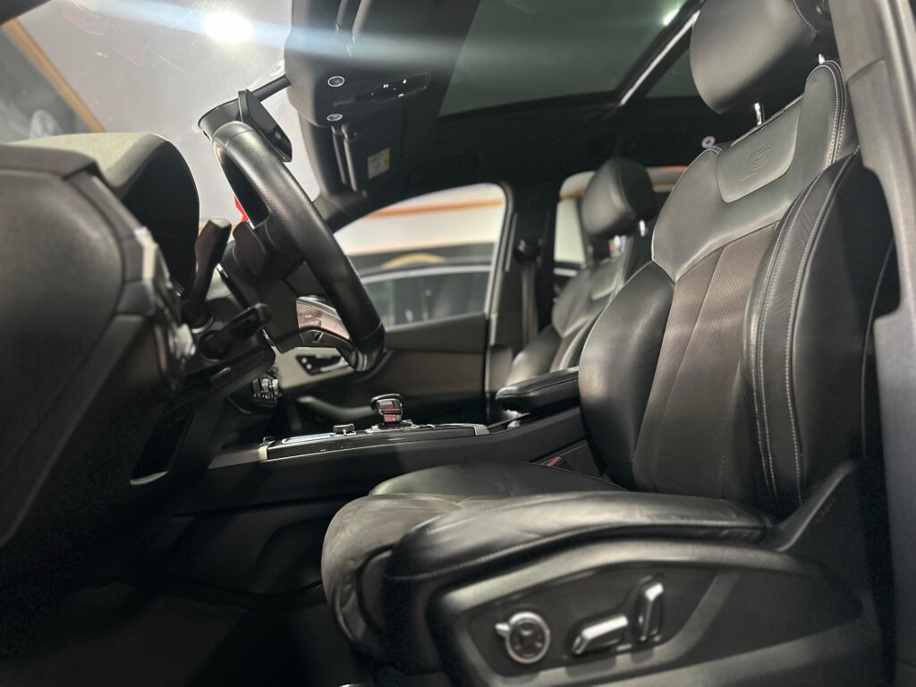 AUDI Q7 S-LINE