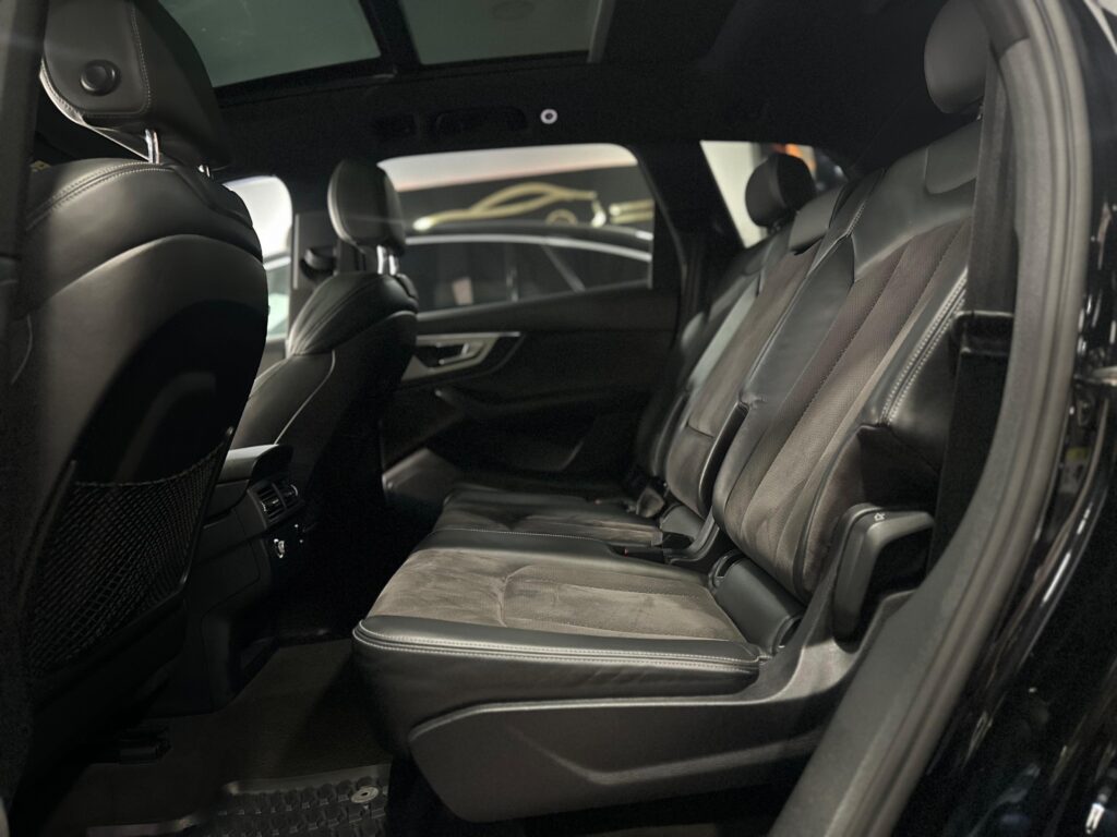 AUDI Q7 S-LINE